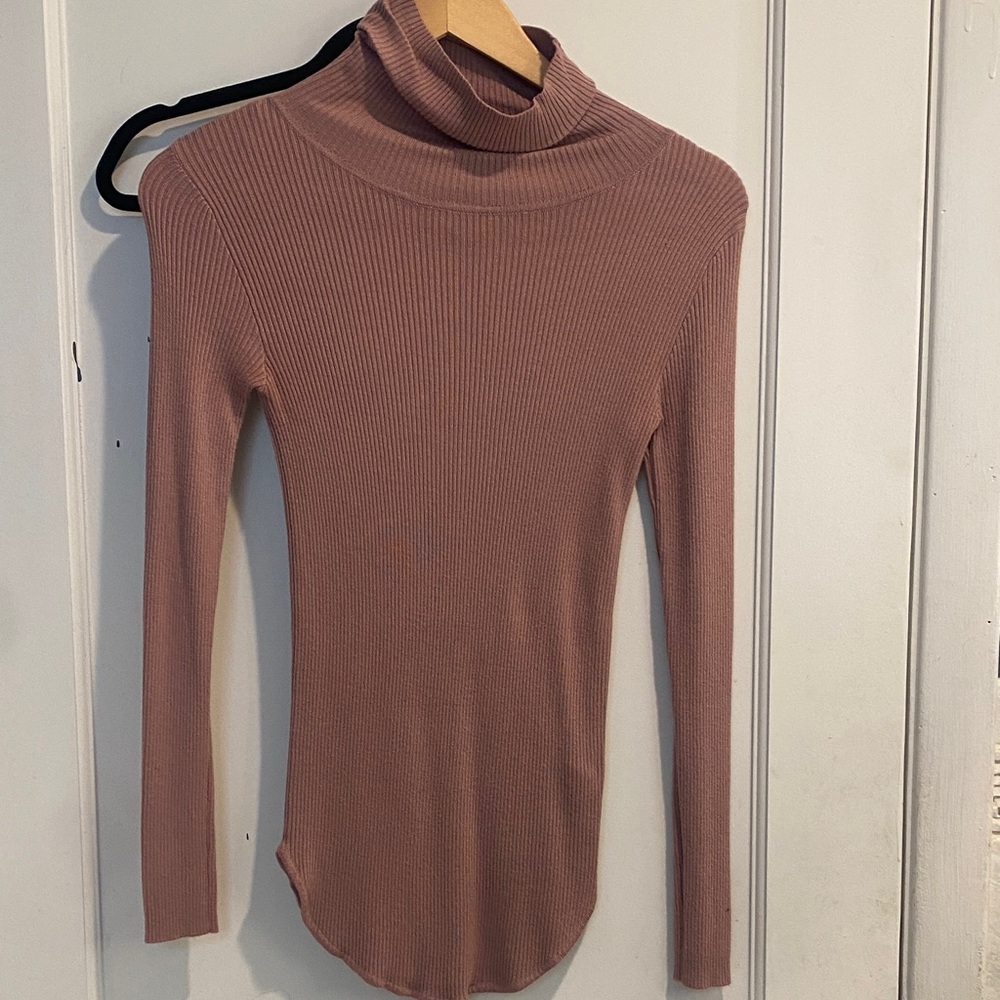 Urban Heritage Ribbed Turtleneck Sweater - Mauve Pink